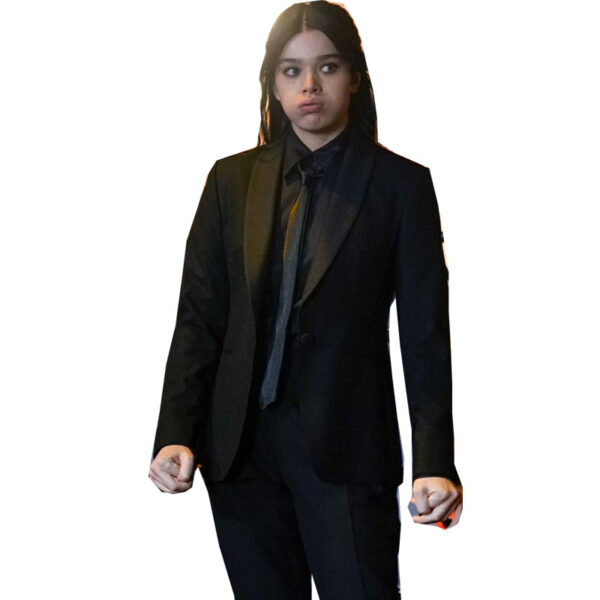 Hailee Steinfeld Suit 5