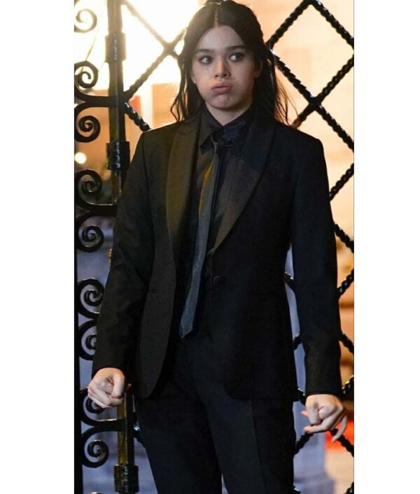 Hailee Steinfeld Suit 6