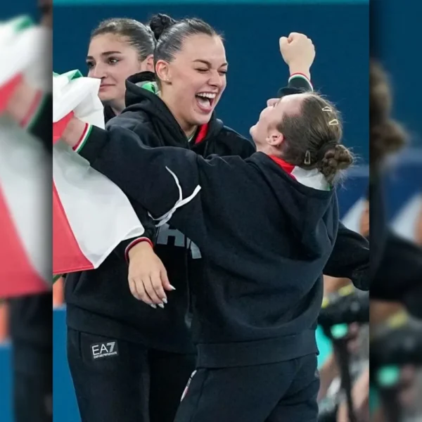 Italia Olympic Hoodie - Image 6