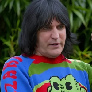 Great Celebrity Bake Off S08 Noel Fielding Aligator Sweater